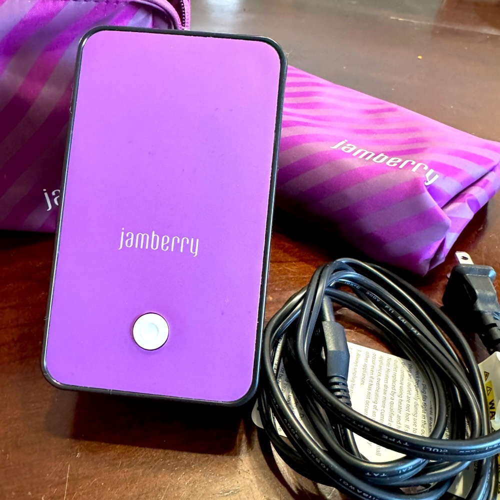 Jamberry’s Mini Heater Fan Gel Nail Strip Curing